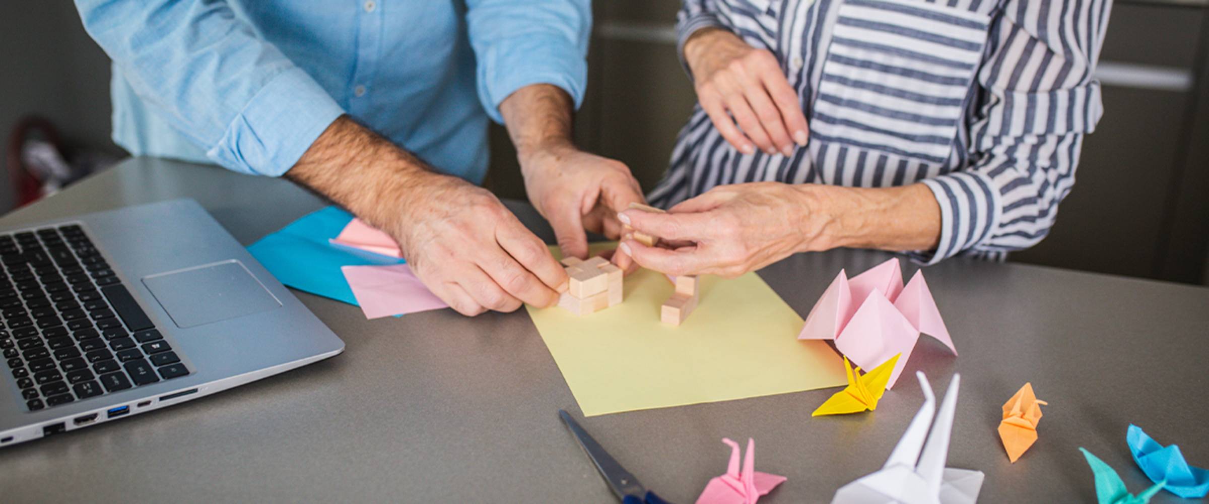 10 Easy Crafts for Seniors with Dementia: Inexpensive DIY Ideas –  DailyCaring